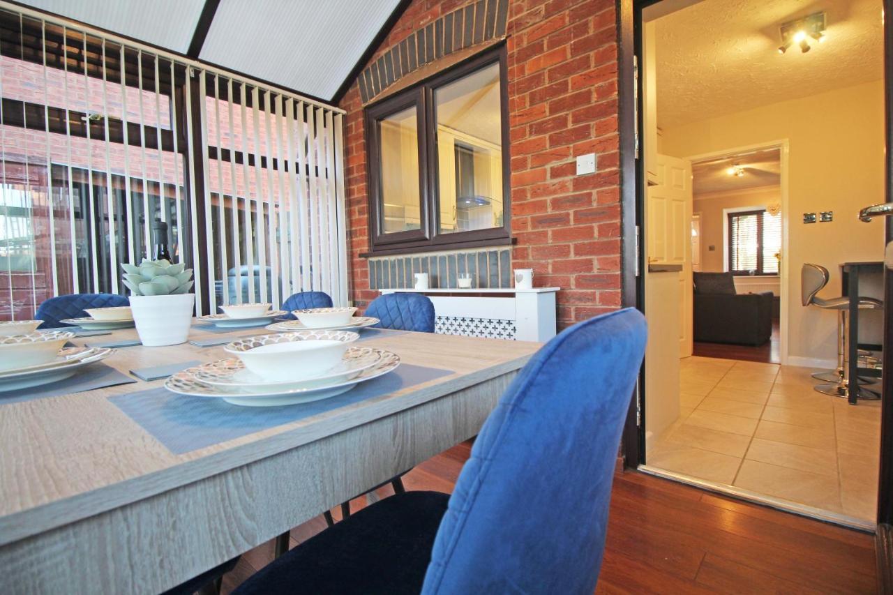 The Barwoods - Modern Spacious Home In Chester - Parking Exteriér fotografie